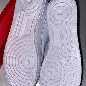 Nike Airforce 1 LV 8 Black and White